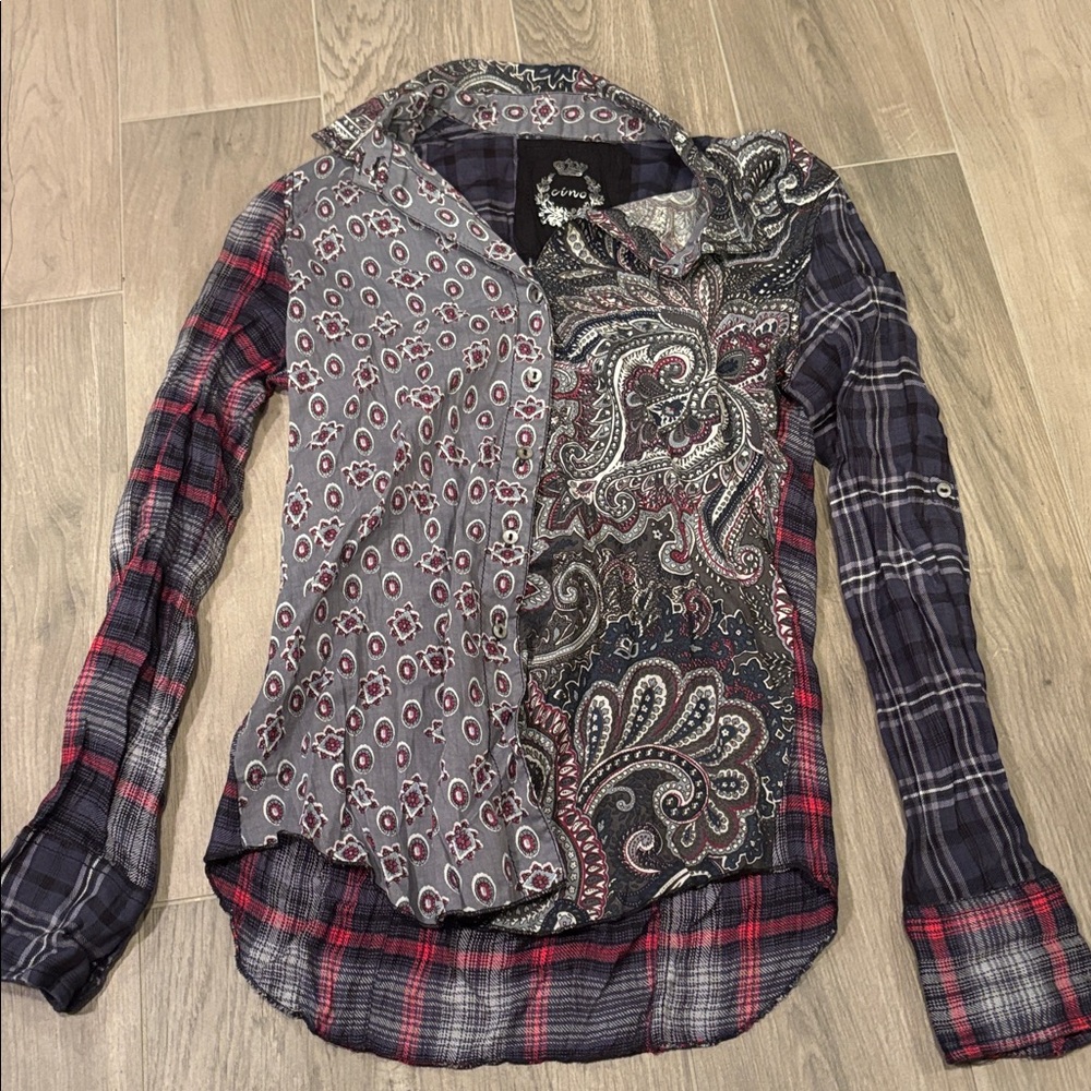 Cino Women’s Button-Up Shirt With Bandana Print Size XS